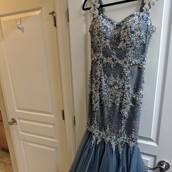 Prom dress - Picture 2 of 8